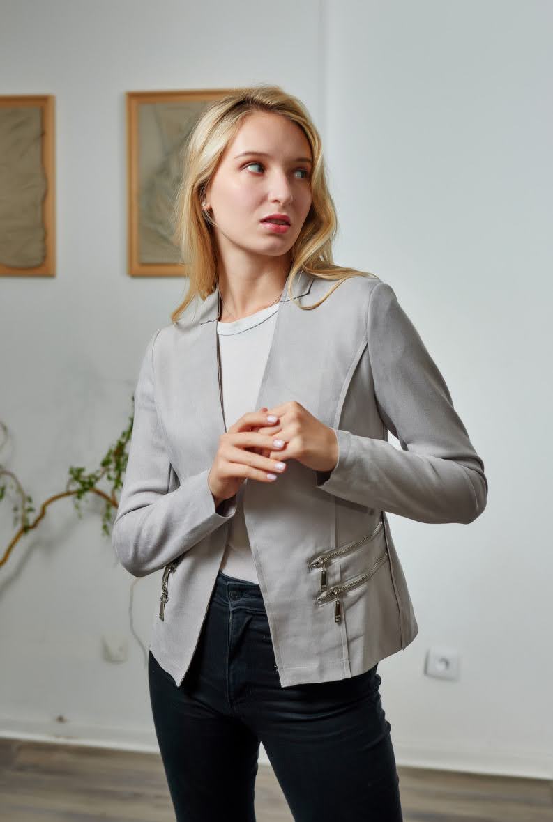 blazer-en-suedine-ouverte-a-4-zips_gris-clair_66f098459bace