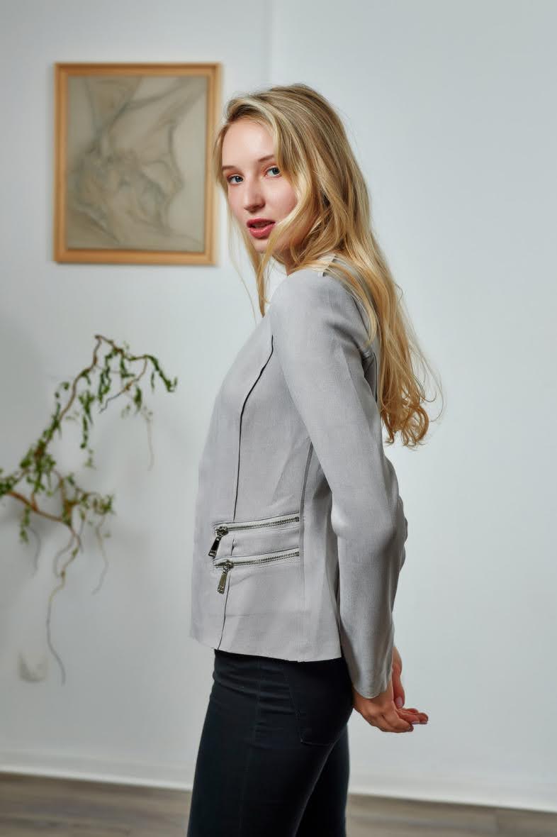 blazer-en-suedine-ouverte-a-4-zips_gris-clair_66f09845d3f00