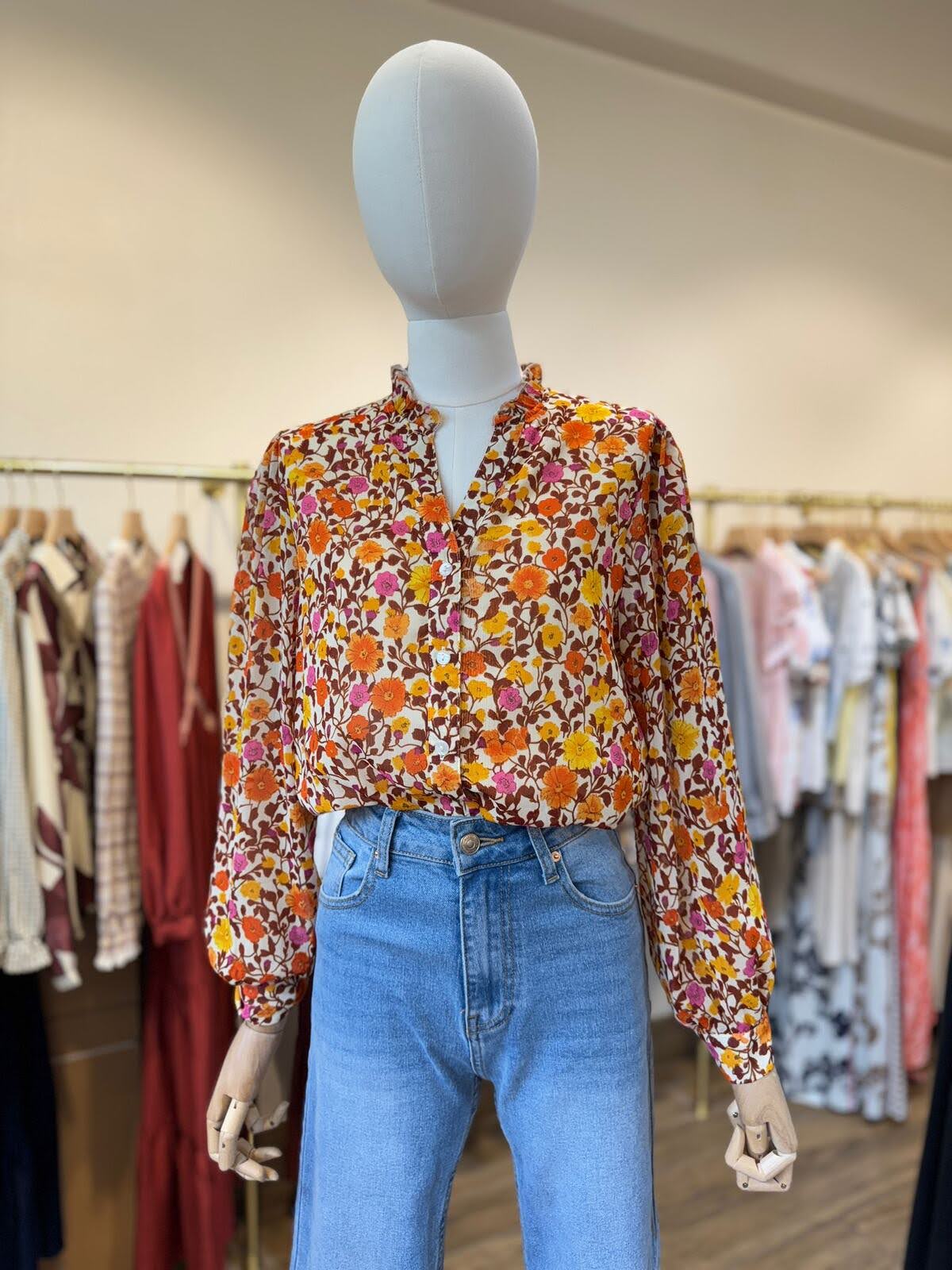 blouse-col-a-volant-boutonnee-devant_beige_68a5b461b0a22