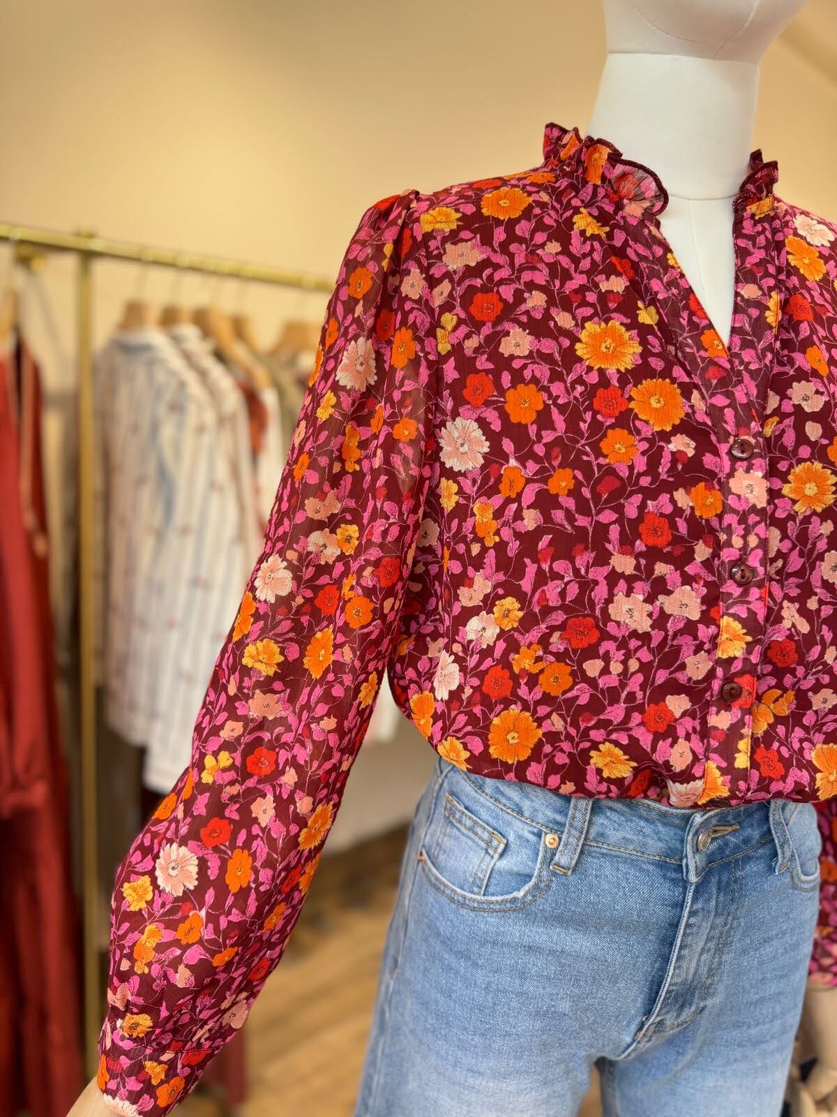 blouse-col-a-volant-boutonnee-devant_bordeaux_68a5b46b27c87