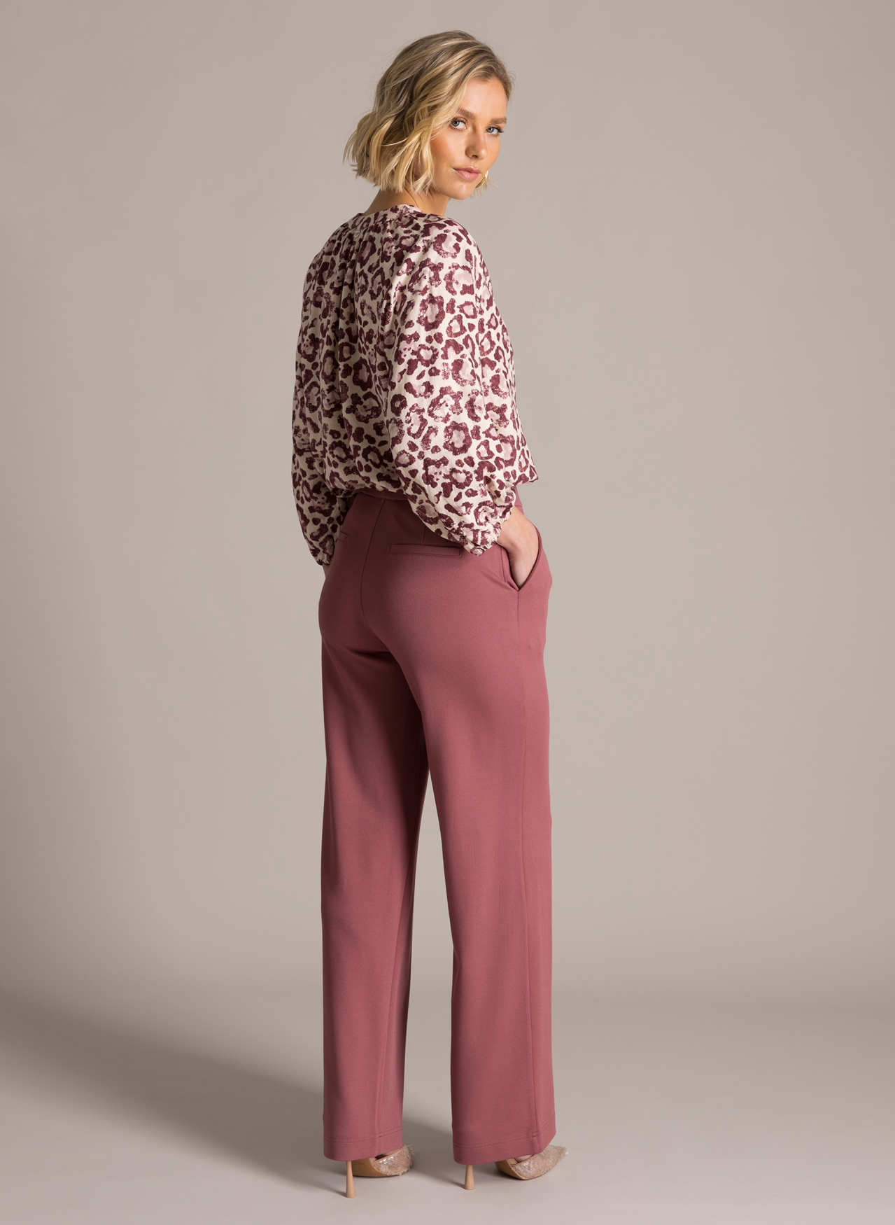 0006232-8930-937-64-Back