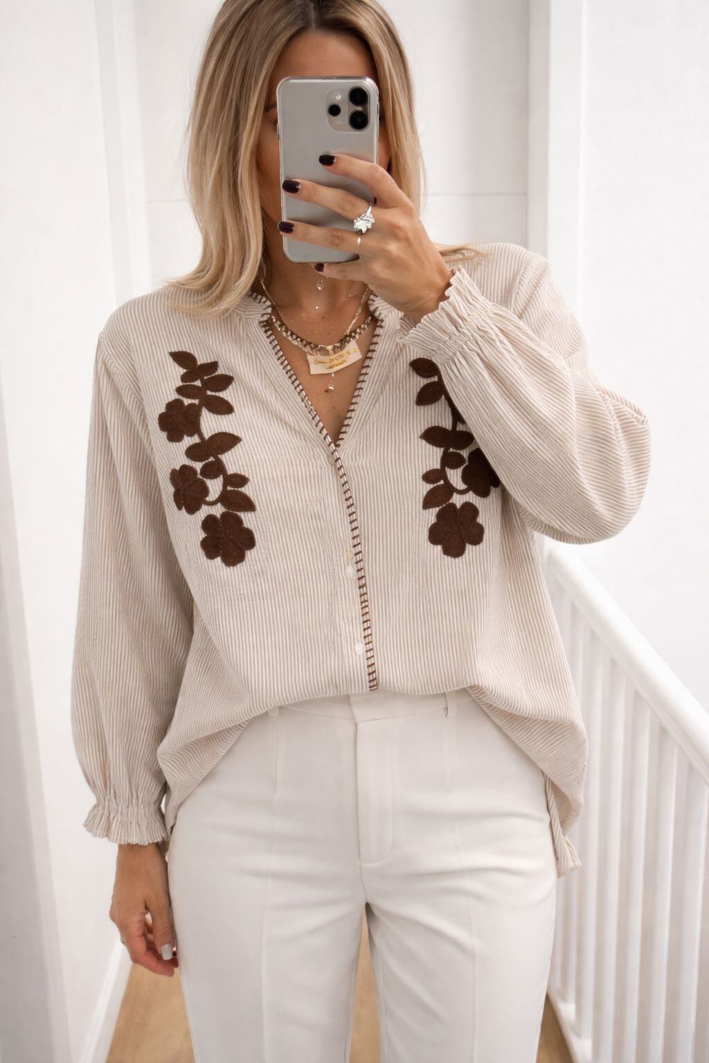 chemise-brodee-col-v_beige_6979c6409e2bd