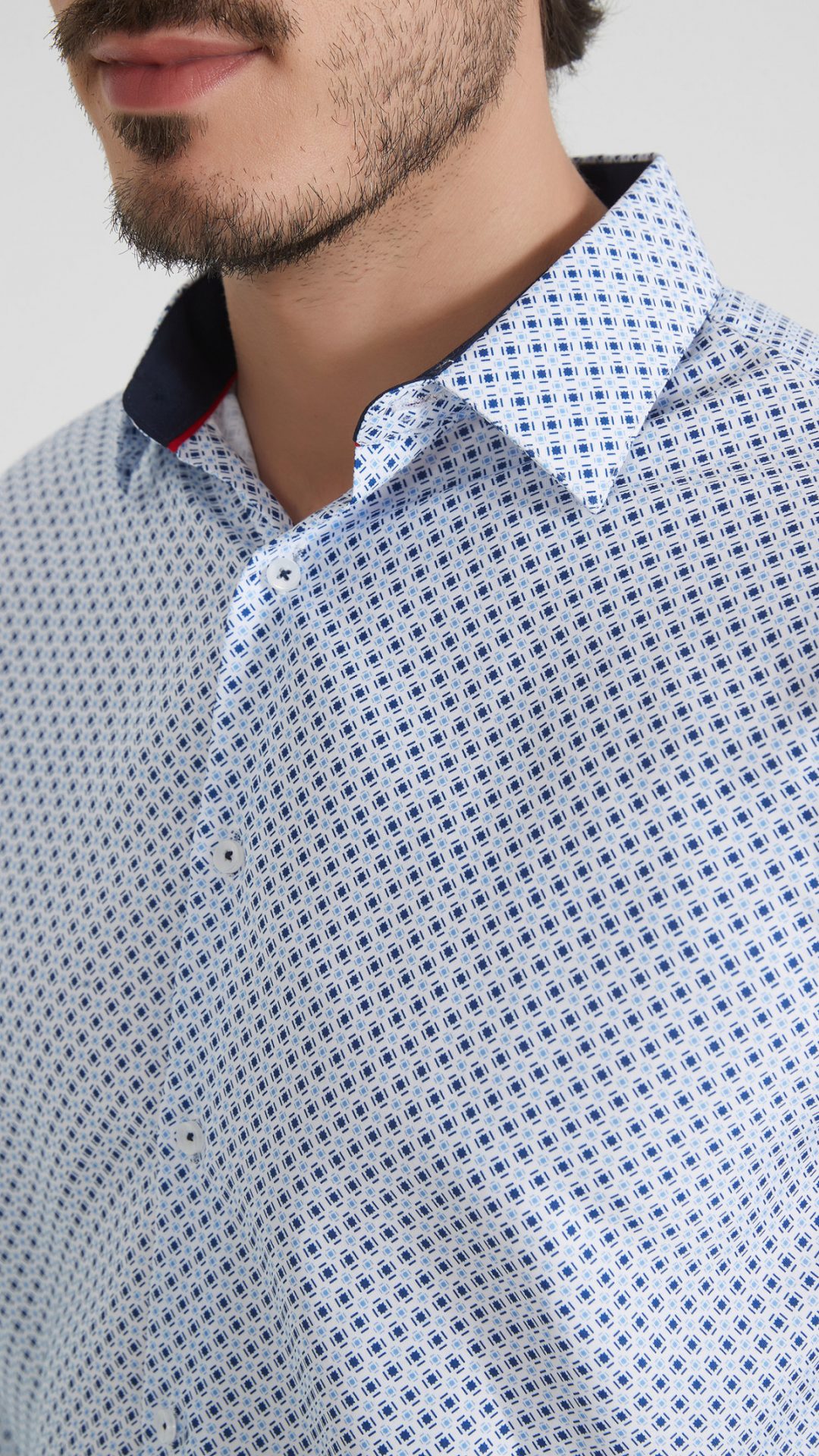 chemise-coupe-droite-a-motifs_blanc_687e03d561e90