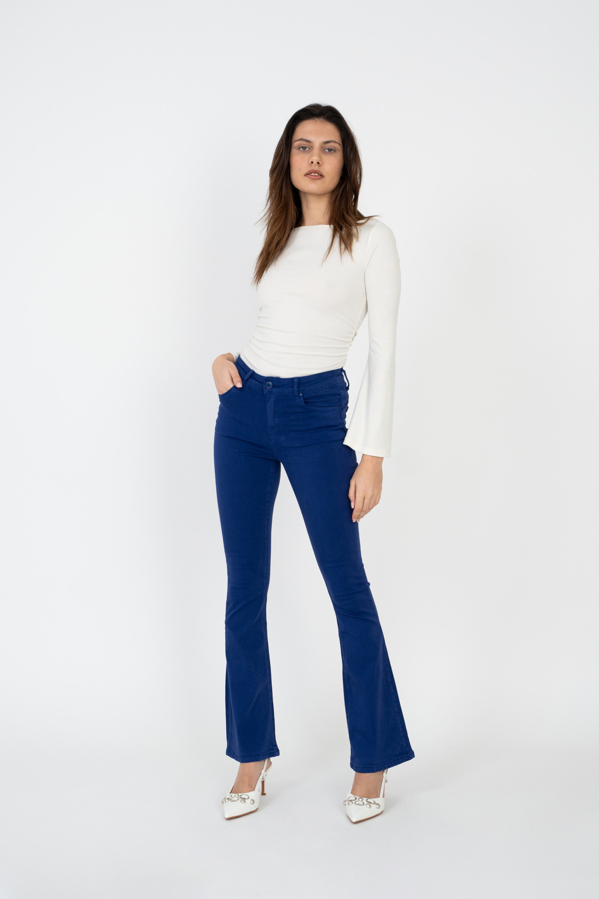 pantalon-slim-flare-en-couleur-push-up_bleu-fonce_678bd5e7ae0da